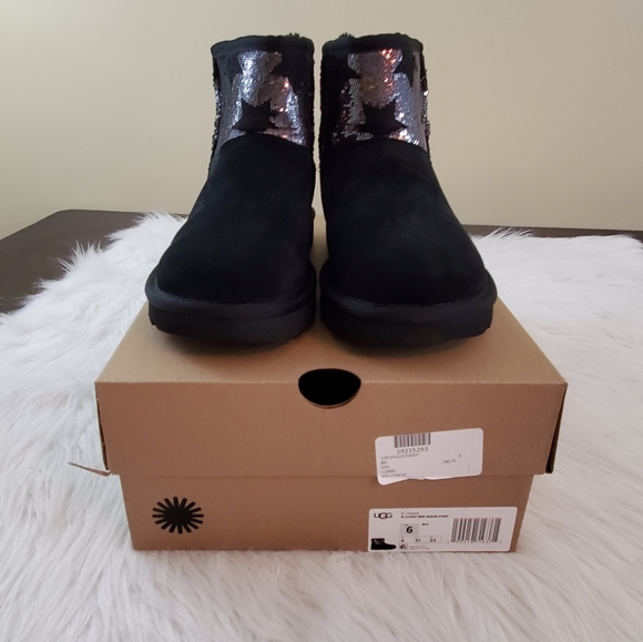 UGG 6 Classic Mini Sequin Stars Blk Suede Boots - Picture 2 of 10